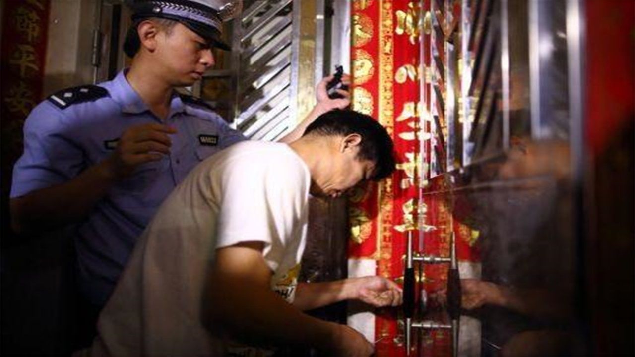 复兴镇请开锁师傅开了锁后，师傅
